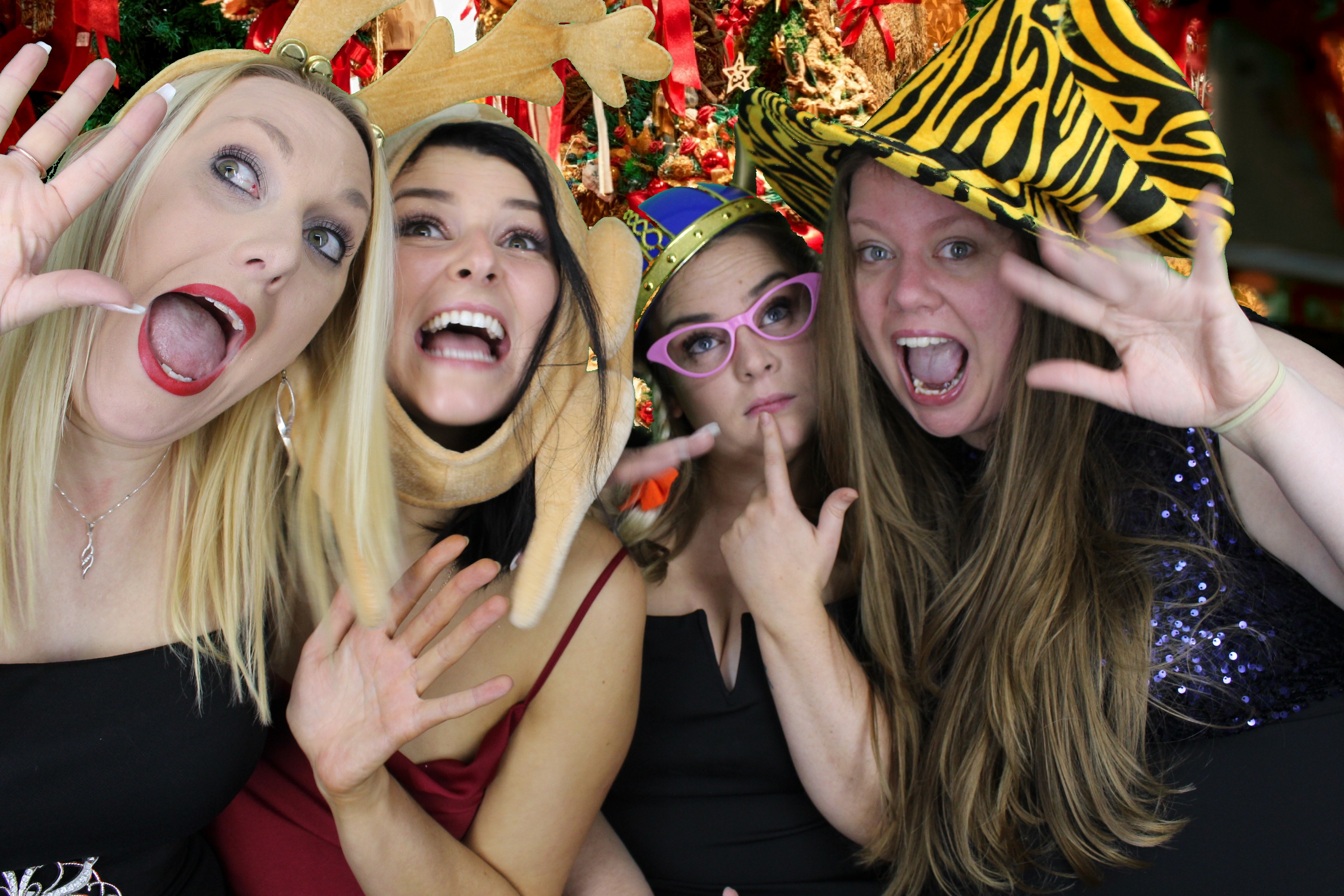 Aster Christmas Party  | View more photos from the event at gallery.myphotoboothexperience.co.uk/u/MyPhotoBoothExperienceLtd/Aster-Christmas-Party